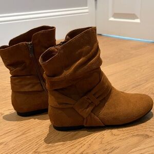 Vepose Brown Suede Slouch Ankle Boots with Knot Accent